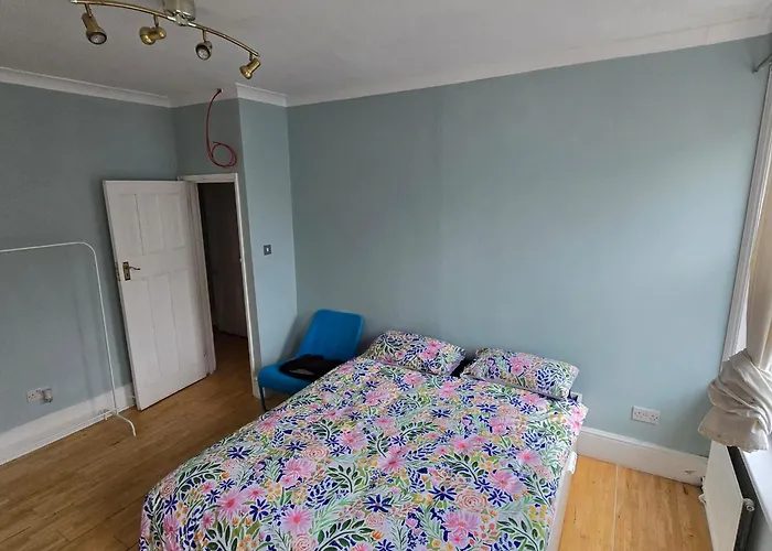 Marylebone- High Street Flat Perfect Location